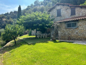 Charmante petite maison bucolique à 15 mn du centre de Menton et des plages
